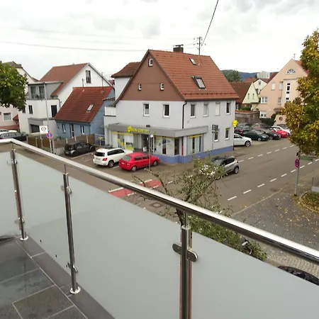 アパート Zentrale Stadtwohnung Bis Zu 9 Personen In キルヒハイム・ウンター・テック