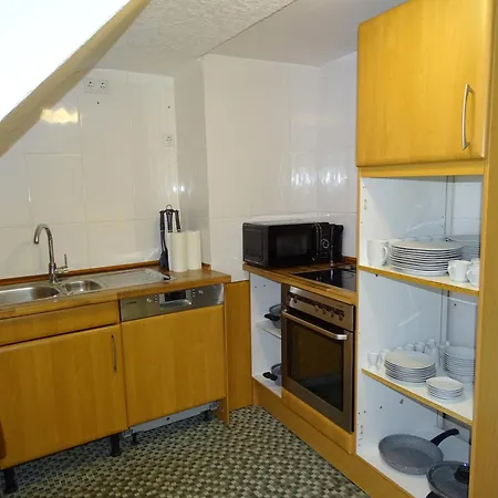 Zentrale Stadtwohnung Bis Zu 9 Personen In アパート