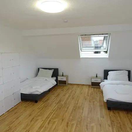 Zentrale Stadtwohnung Bis Zu 9 Personen In アパート