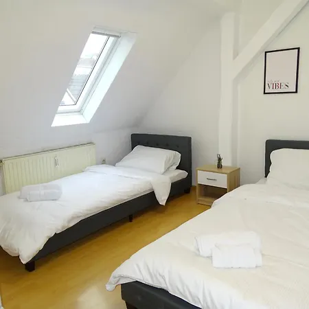 Zentrale Stadtwohnung Bis Zu 9 Personen In キルヒハイム・ウンター・テック